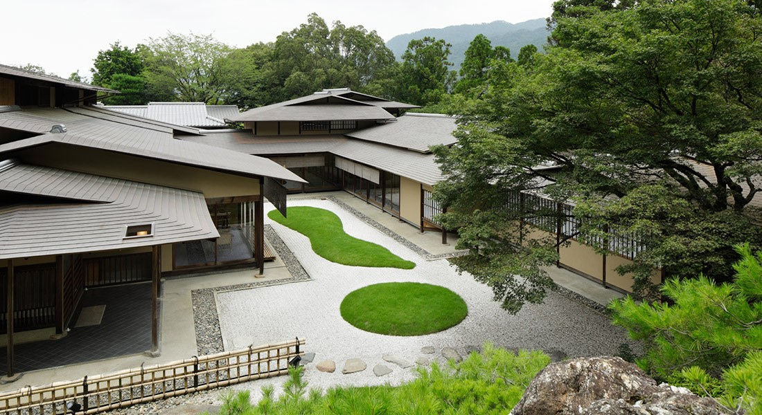 数寄屋風別館「佳水園」