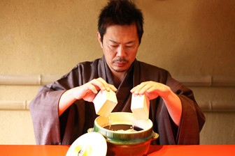 四川料理の定番、「陳麻婆豆腐」と絶妙に絡み合う、ここでしか味わえないオリジナルブレンド米をお楽しみください。