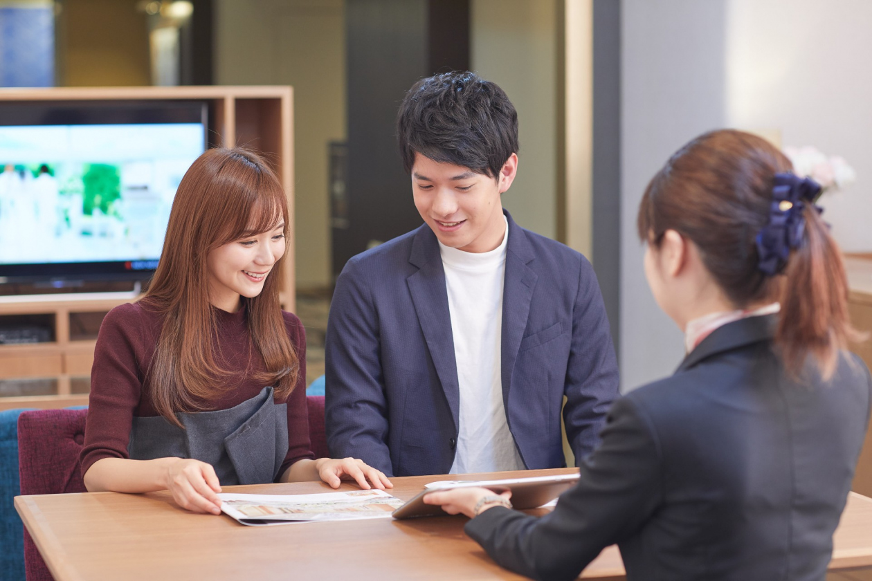 －毎日開催の相談会と月に一度のウエディングフェア－