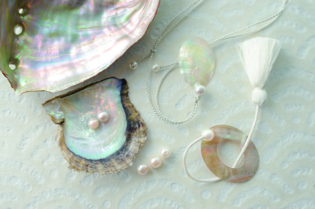 真珠とアコヤ貝プレート