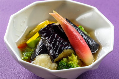 日本料理つのくに：茄子と野菜の煮浸しの料理イメージ