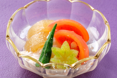日本料理つのくに：湯葉と野菜の冷やしおでん料理イメージ