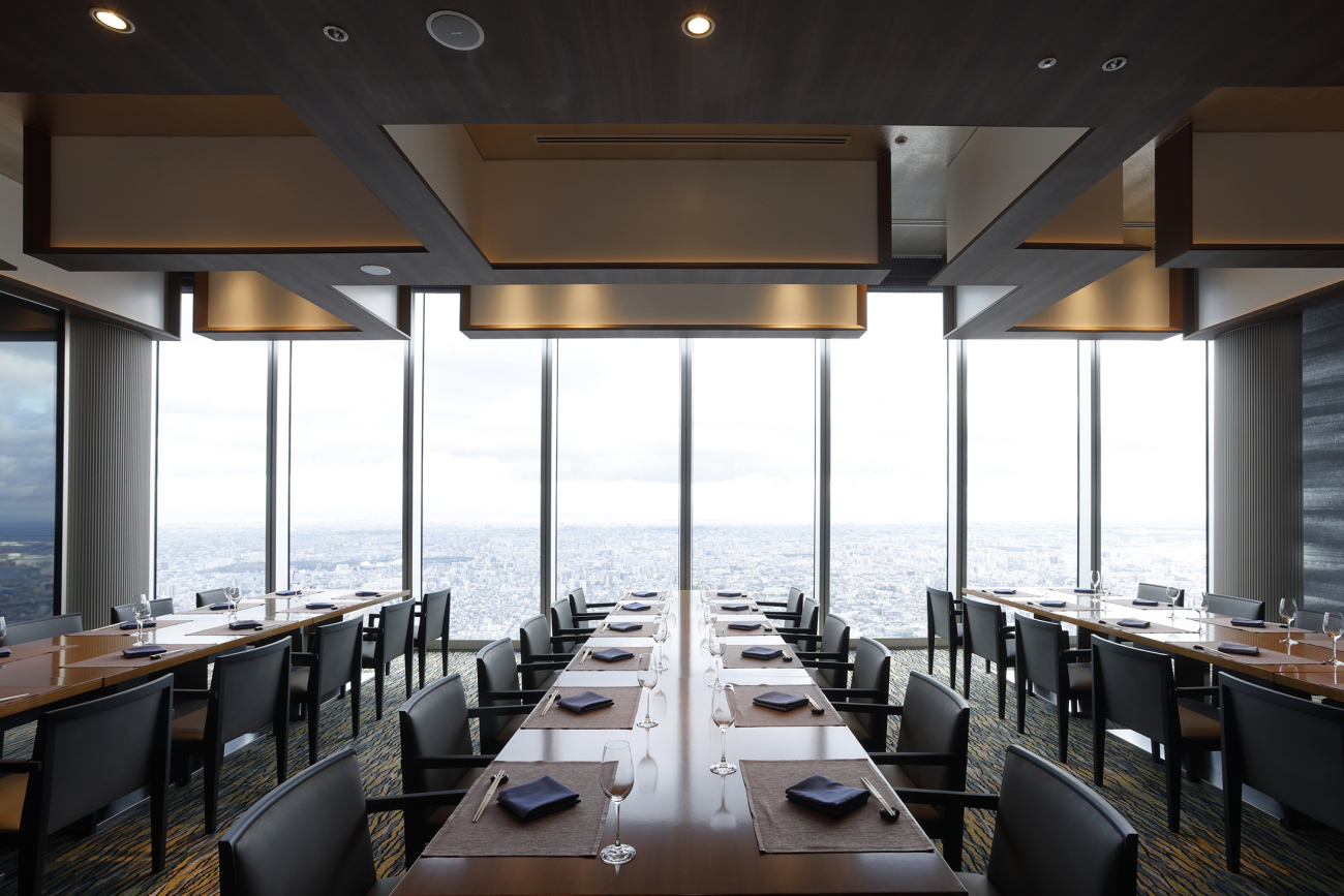 画像：最大40名様までご利用可能な「絶景WEST」ランチ