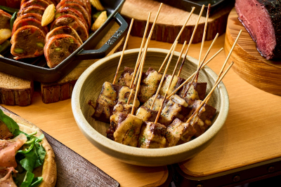 牛串炙りチーズ 味噌デミソース