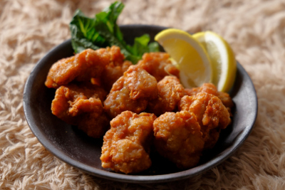 画像：COOKA"北海道ブッフェ"で提供する「鶏肉の唐揚げ “ザンギ”」ランチ限定