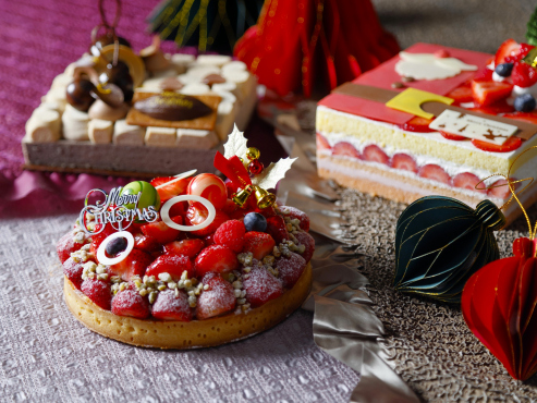 画像：あまおうたっぷりの真っ赤なタルト、紅茶とスパイスが織りなすチョコレートのケーキといちごたっぷりショートケーキ、3種類のクリスマスケーキが登場！