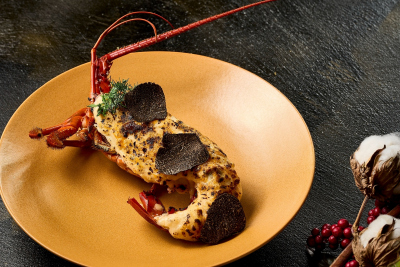 伊勢海老の殻ごとロティ　 ソースモルネ・オ・グラタン　トリュフ添え