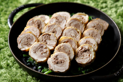 イタリアンブッフェ：鶏ももとレバーのインボルティーニ