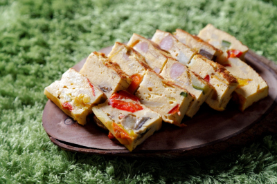 イタリアンブッフェ：春菊とアンチョビのフリッタータ