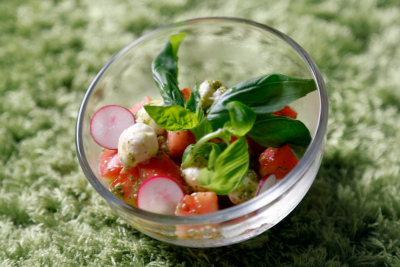 イタリアンブッフェ：トマトとモッツァレッラチーズのカプレーゼ