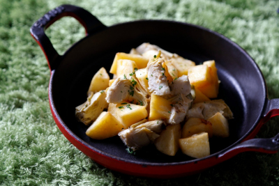 イタリアンブッフェ：ジャガイモとアーティーチョークのガーリックロースト