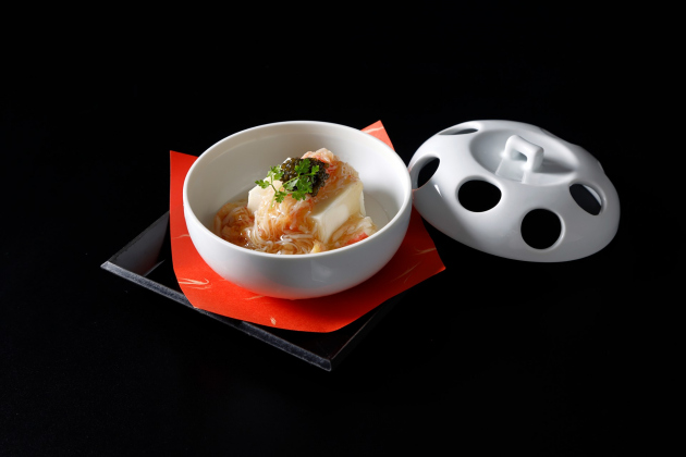 画像：ZK日本料理「里芋豆腐 ずわい蟹の餡かけ キャビア」
