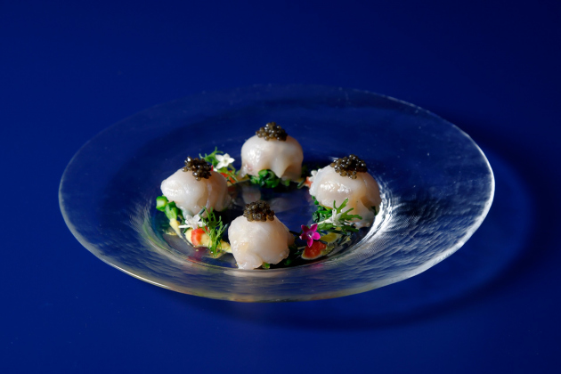画像：ZK欧風料理「河豚のカルパッチョ 柚子ドレッシング キャビア添え」
