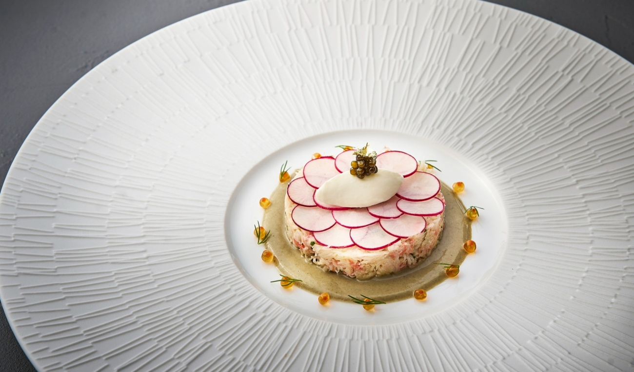 蟹とセロリのタルタル　蟹みそのマヨネーズ