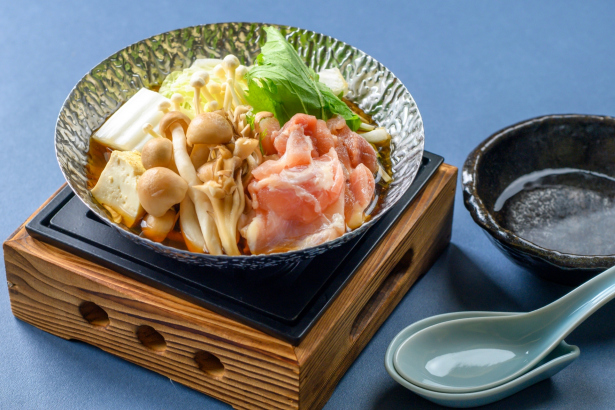 日本料理つのくに：鶏肉のすき鍋の料理イメージ