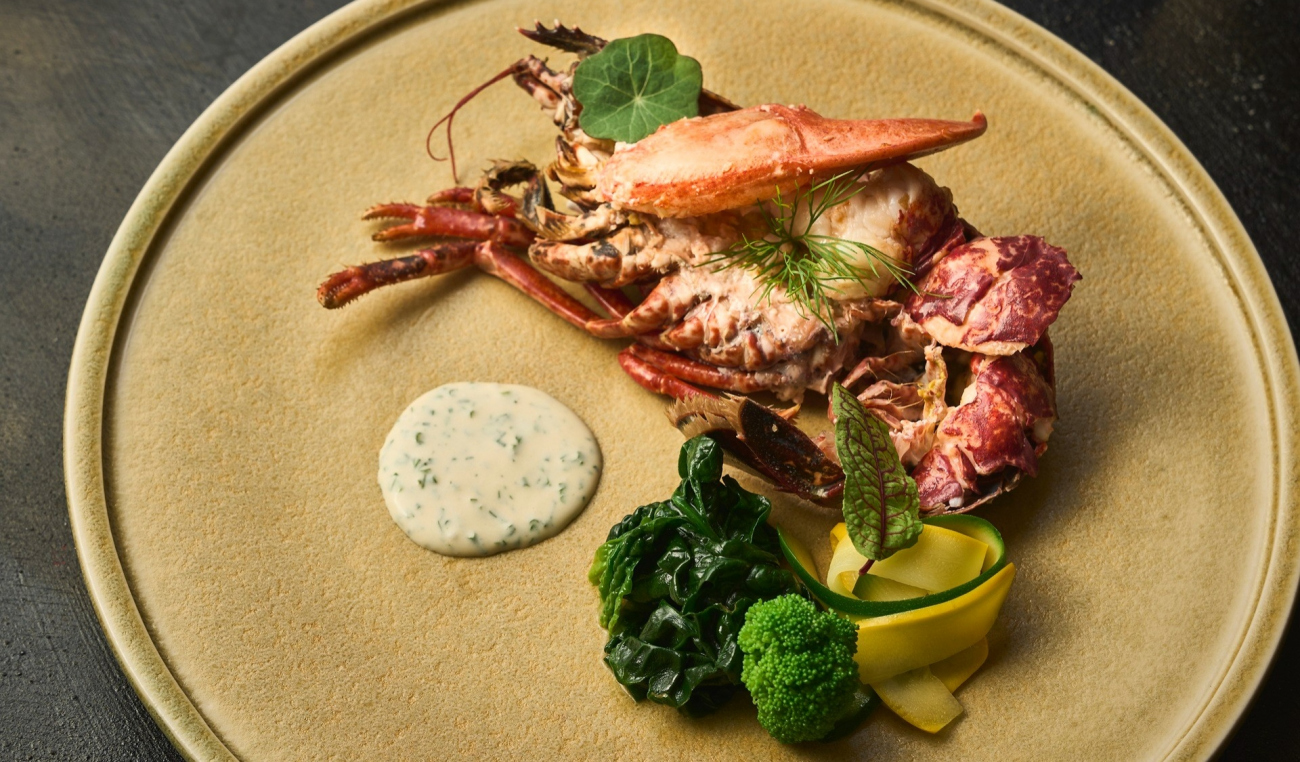 伊勢海老の殻ごとロティ　ソース・モルネ・オ・グラタン