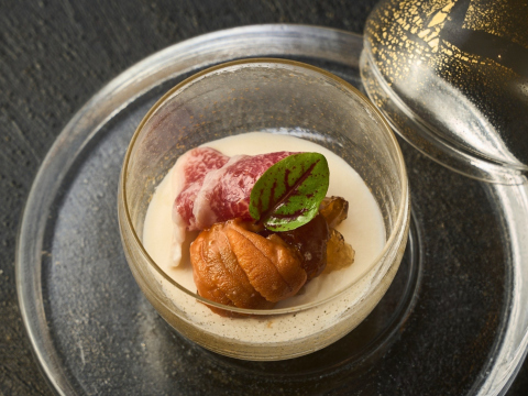 サーモンマリネ ウッフ・ド・トンペラチュール　ソース・オ・バジル