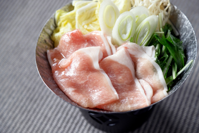 画像：COOKA「Oceans Festa～海の幸ブッフェ～」で提供する「豚肉のしゃぶしゃぶ」（ディナー）」