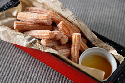 画像：COOKA「Oceans Festa～海の幸ブッフェ～」で提供する「チュロス」