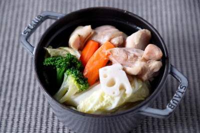 画像：COOKA「Oceans Festa～海の幸ブッフェ～」で提供する「鶏と根菜のポトフ」