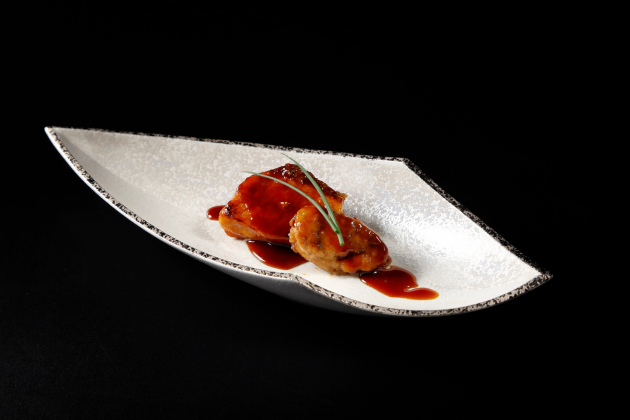 ZK日本料理 1月「天然寒鰤とフォアグラの鍬焼き 浅葱」