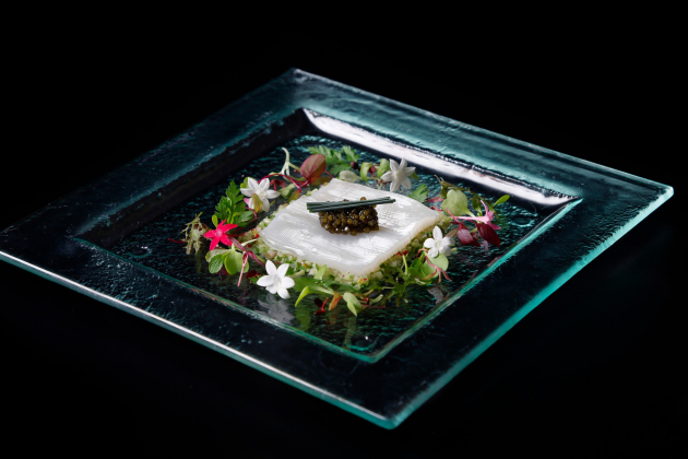 ZK欧風料理 1月「剣先烏賊と胡瓜のサルサ キャビア添え」