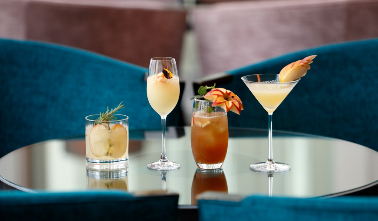 画像：BAR PLUSで提供する「季節のフルーツカクテル～りんご～」