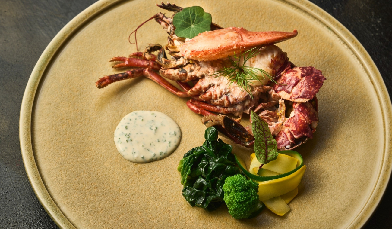 オマールブルーの殻ごとロティ  ソース・ブール　ブラン・オ・ゼルブ