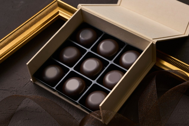 生チョコレート  〔プレーン　9個入りボックス〕