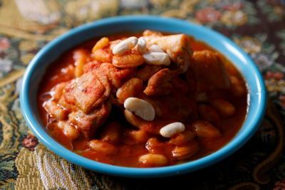 ビストログルメブッフェ：鶏肉と白いんげん豆のトマト煮込み