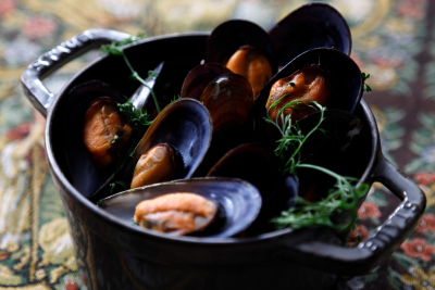 ビストログルメブッフェ：ムール貝の白ワイン蒸し