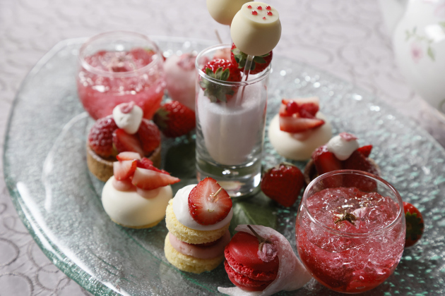 画像：桜といちごのアフタヌーンティーのデセール