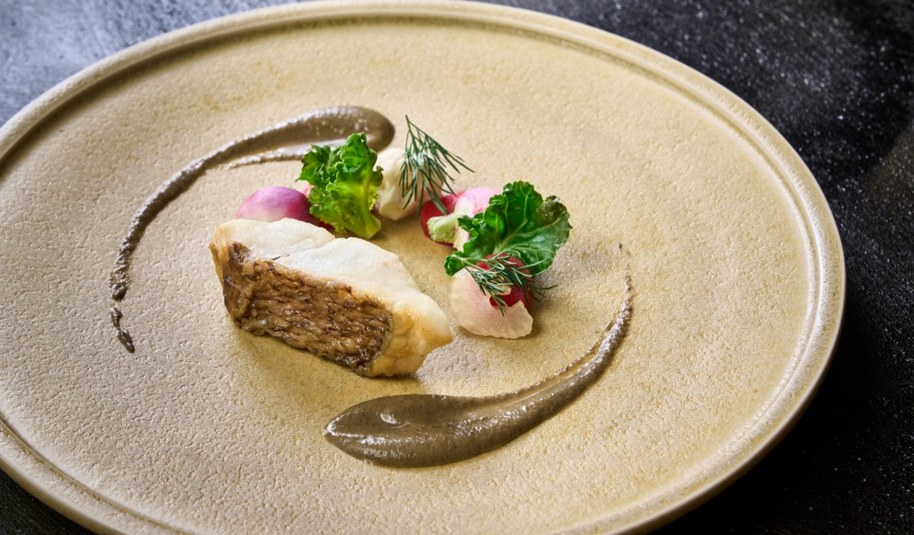 鯛のポワレ　タップナードソース