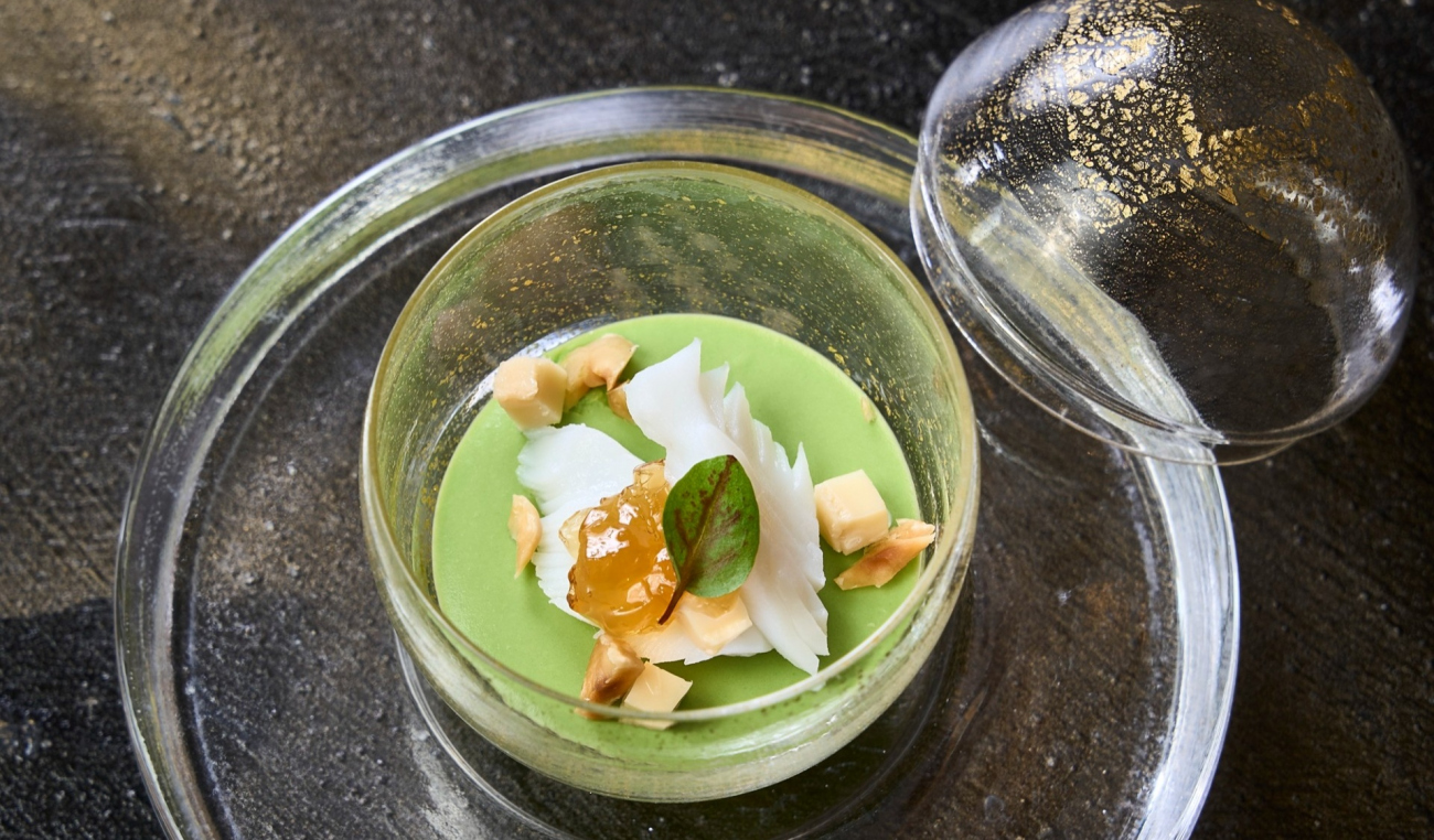 グリーンピースのムース　イカのマリネ　シェーブルチーズ