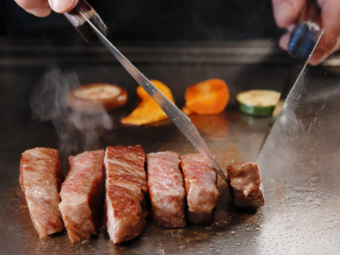 鉄板焼レストラン「山吹」