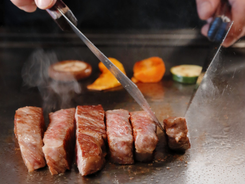 鉄板焼レストラン「山吹」