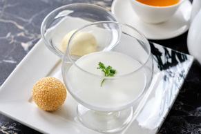 中国料理 四川：中華バル　杏仁豆腐、胡麻団子、バニラアイスのイメージ