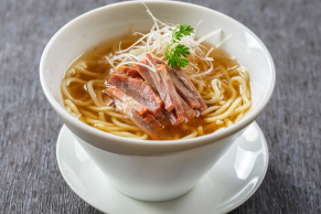 中国料理 四川：中華バル　葱と叉焼の汁そばのイメージ