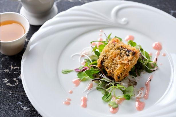 中国料理 四川：中華バル　 鰆のドラゴンフルーツソースのイメージ