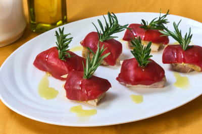 鶏もも⾁とパプリカ アンチョビ⾵味