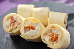 ビアガーデン：タンドリーチキンとポテトのトルティーヤの料理イメージ