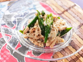 ビアガーデン：オクラとチキンの梅ソースの料理イメージ