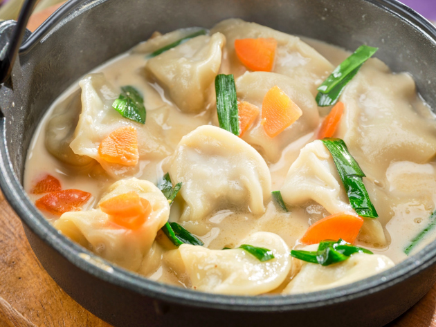 BEER GARDEN：水餃子豆乳スープの料理イメージ