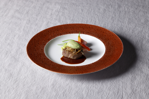 ZK欧風料理 5月「黒毛和牛フィレ肉のロースト 抹茶のムース添え」