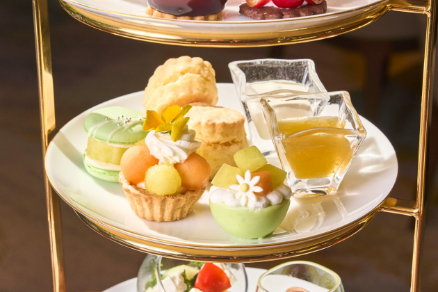 クラウンメロンと佐藤錦のアフタヌーンティー中段