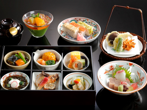 画像：春爛漫花見膳