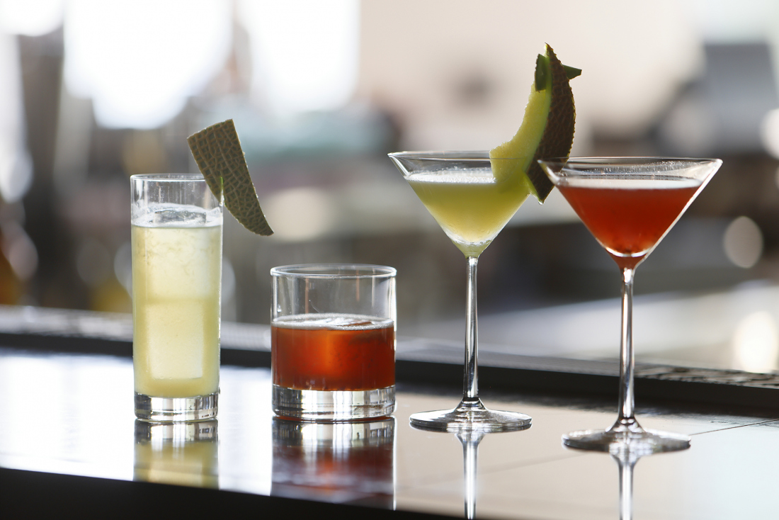 画像：BAR PLUS「季節のフルーツカクテル ～メロン・チェリー～」