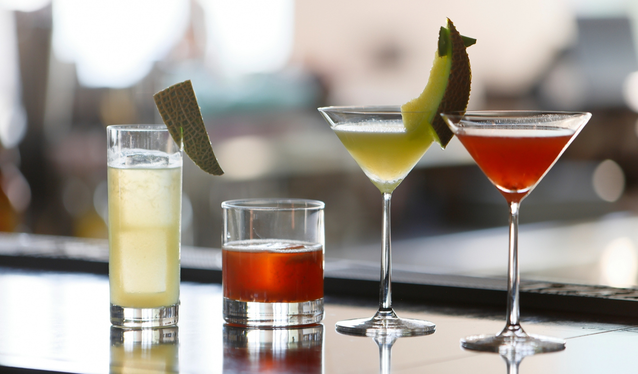 画像：BAR PLUSで提供する「季節のフルーツカクテル～メロン・チェリー～」