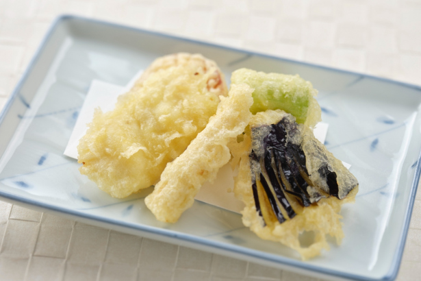 日本料理つのくに：鱧とたかみくらファームの野菜入り天ぷら盛り合わせの料理イメージ