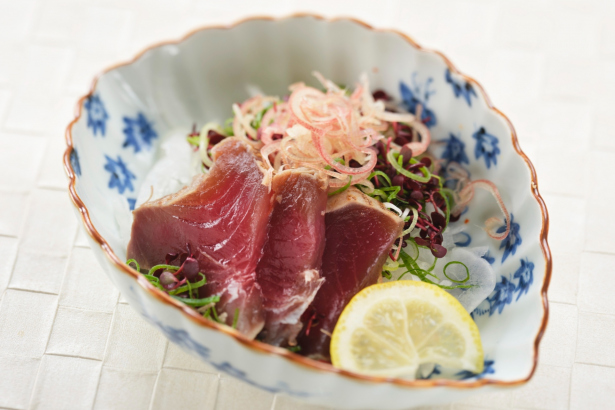 日本料理つのくに：炙り鰹のおろしポン酢の料理イメージ
